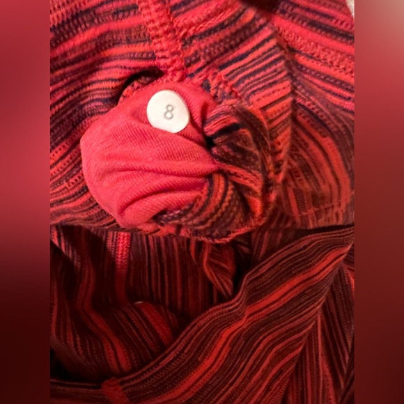 Sold Lululemon crop red leggings size 8 - Picture 5 of 5